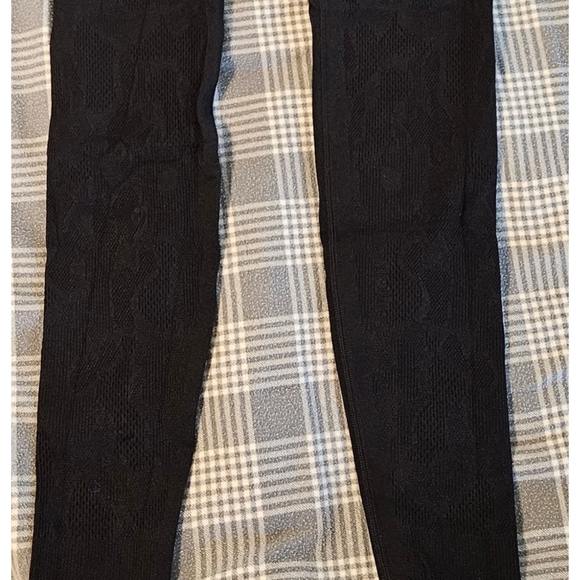 Fabletics High Waisted SculptKnit Camo leggings - Picture 5 of 7